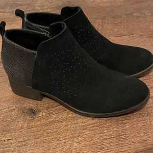 Black Deia Toms